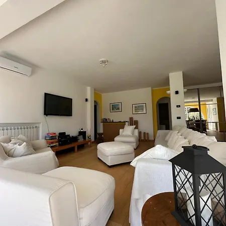 Al Mare Con Giardino Nyaraló
