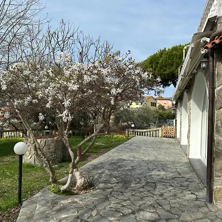Nyaraló Al Mare Con Giardino *